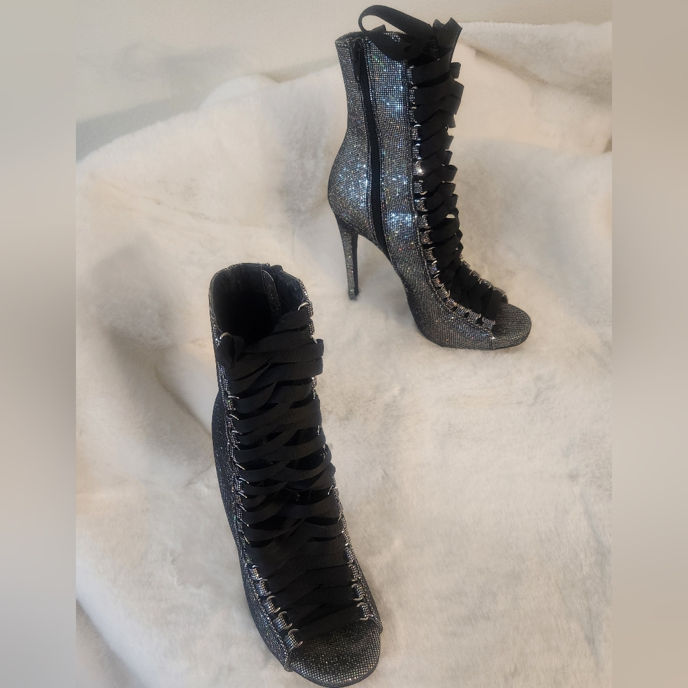 Size 7 Steve Madden heel